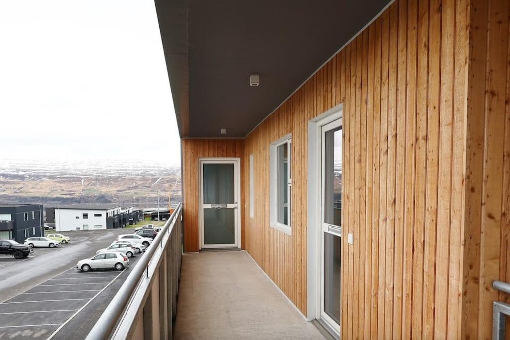 Nice & Cozy Two Bedroom Apartment With A Balcony Акурейрі Екстер'єр фото