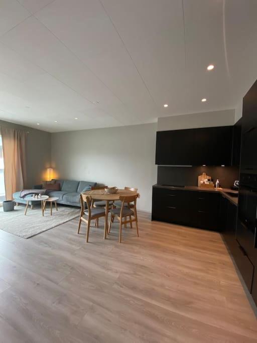 Nice & Cozy Two Bedroom Apartment With A Balcony Акурейрі Екстер'єр фото