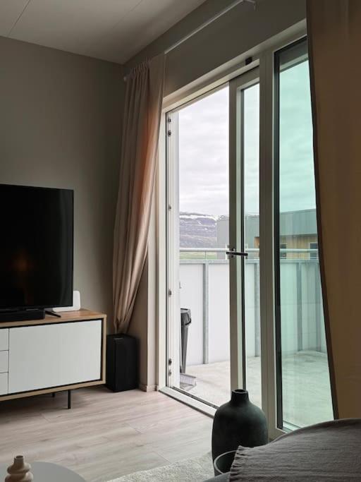 Nice & Cozy Two Bedroom Apartment With A Balcony Акурейрі Екстер'єр фото